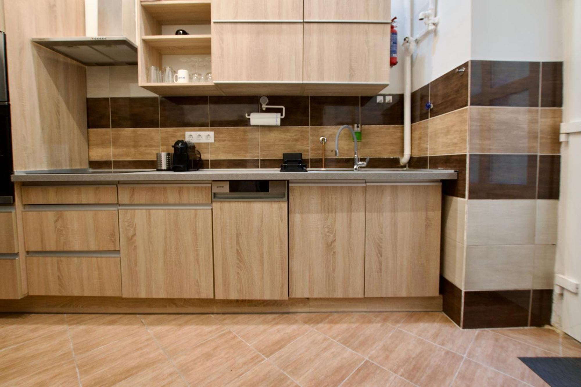 Standard By Hi5- In * Budapest